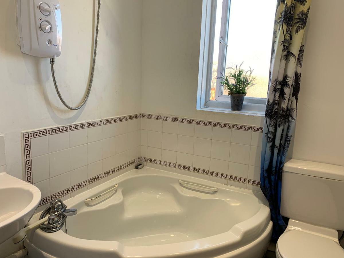 Eskdaill Place Apartment Кетеринг Экстерьер фото